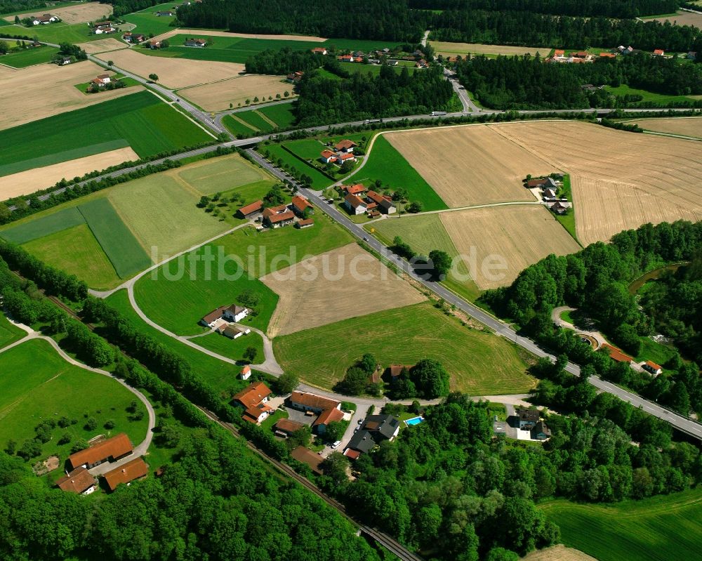 Luftaufnahme Hart - Dorfkern am Feldrand in Hart im Bundesland Bayern, Deutschland
