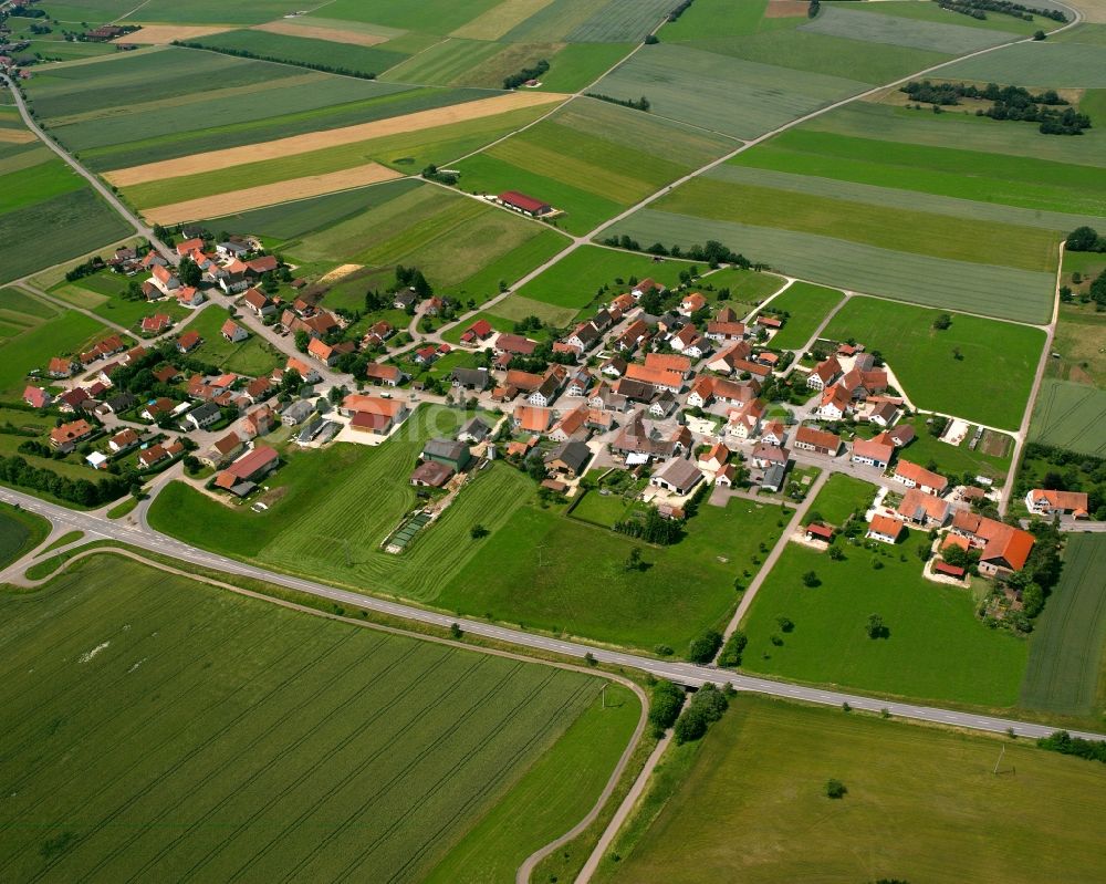 Luftaufnahme Harthausen - Dorfkern am Feldrand in Harthausen im Bundesland Baden-Württemberg, Deutschland