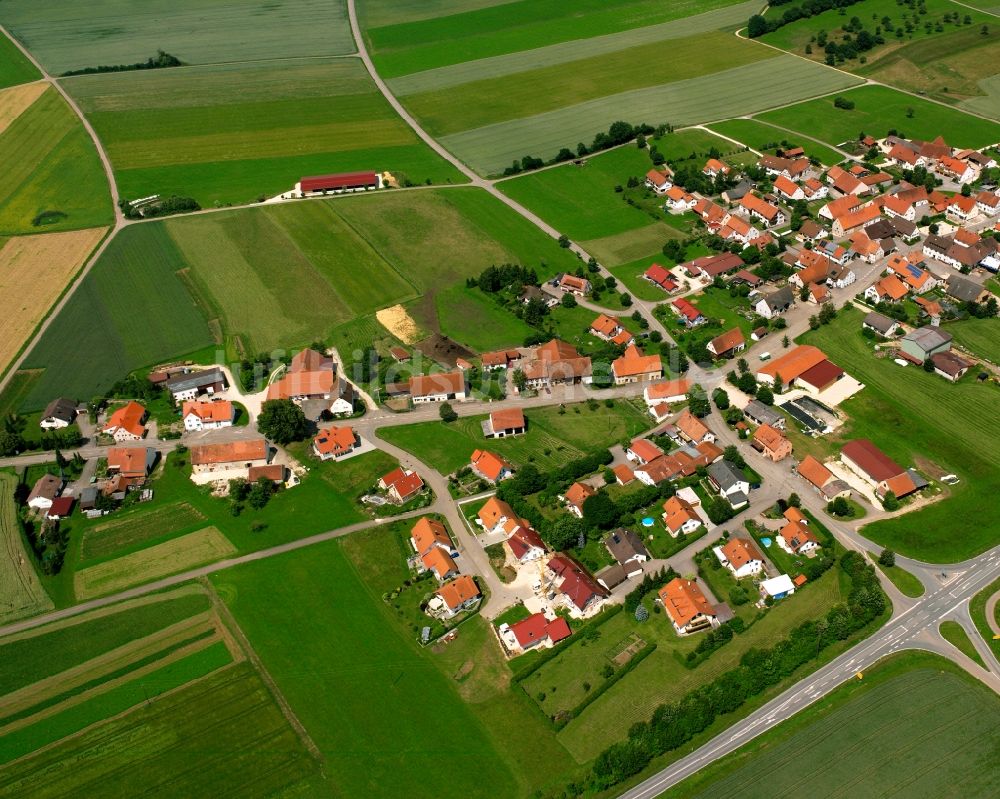Harthausen aus der Vogelperspektive: Dorfkern am Feldrand in Harthausen im Bundesland Baden-Württemberg, Deutschland