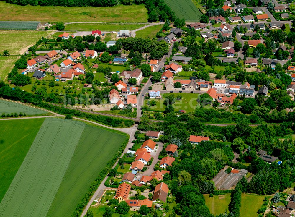Luftaufnahme Harxheim - Dorfkern am Feldrand in Harxheim im Bundesland Rheinland-Pfalz, Deutschland