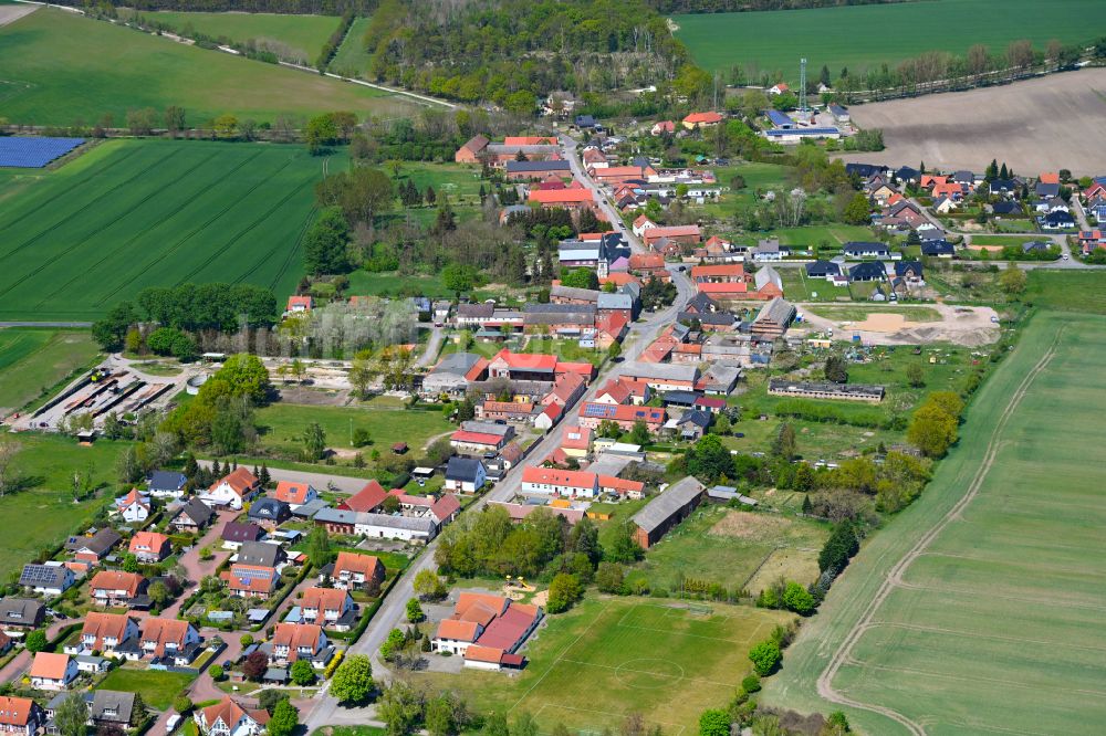 Luftbild Hassel - Dorfkern am Feldrand in Hassel im Bundesland Sachsen-Anhalt, Deutschland