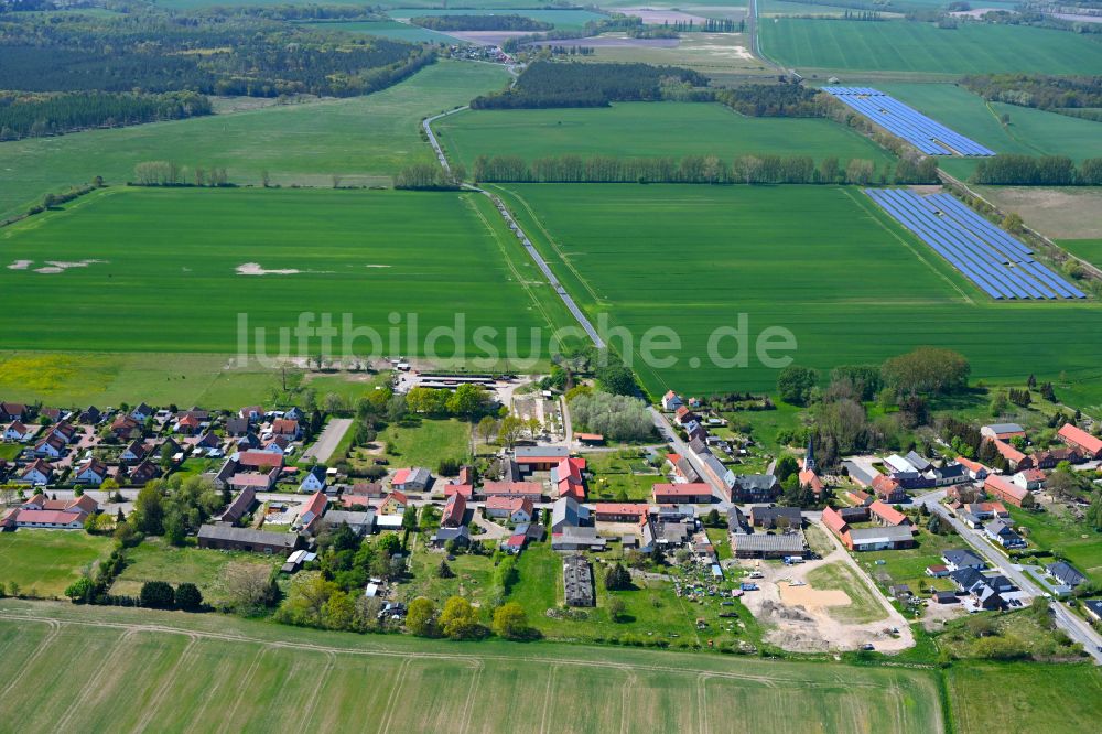 Luftaufnahme Hassel - Dorfkern am Feldrand in Hassel im Bundesland Sachsen-Anhalt, Deutschland