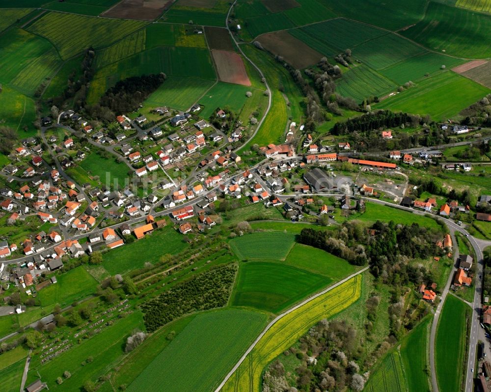 Luftaufnahme Hatterode - Dorfkern am Feldrand in Hatterode im Bundesland Hessen, Deutschland