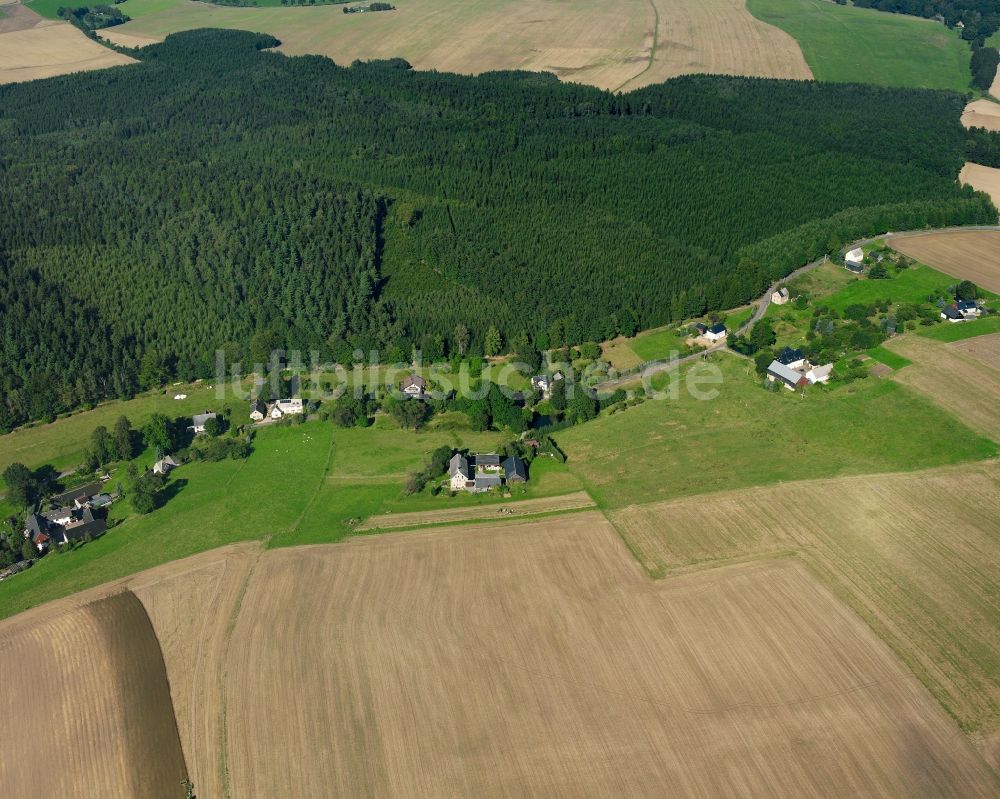 Hausdorf von oben - Dorfkern am Feldrand in Hausdorf im Bundesland Sachsen, Deutschland