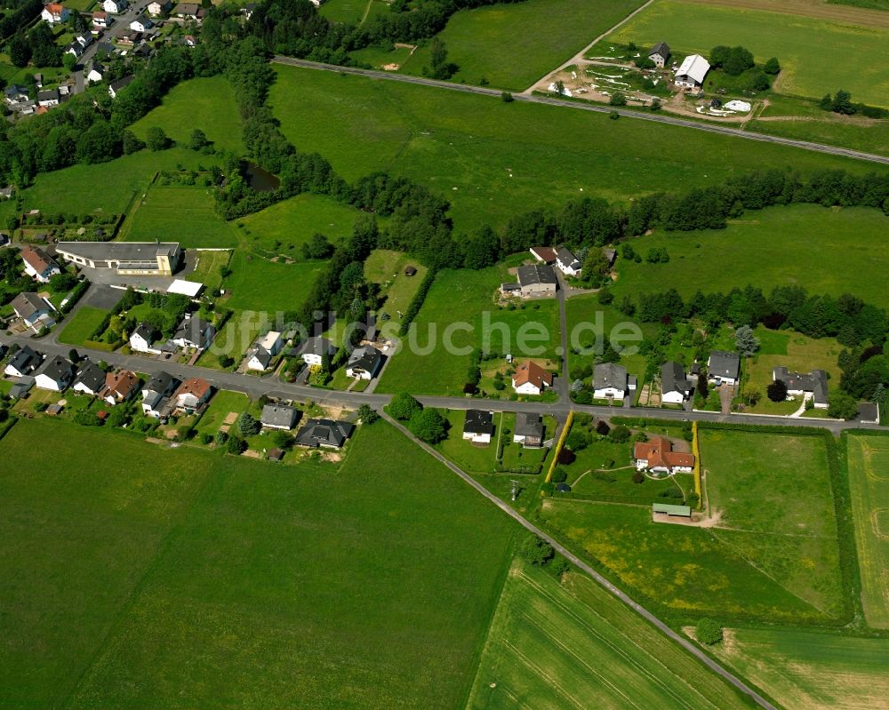 Hausen von oben - Dorfkern am Feldrand in Hausen im Bundesland Hessen, Deutschland