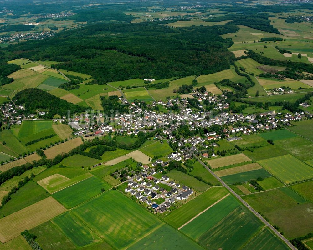 Hausen aus der Vogelperspektive: Dorfkern am Feldrand in Hausen im Bundesland Hessen, Deutschland