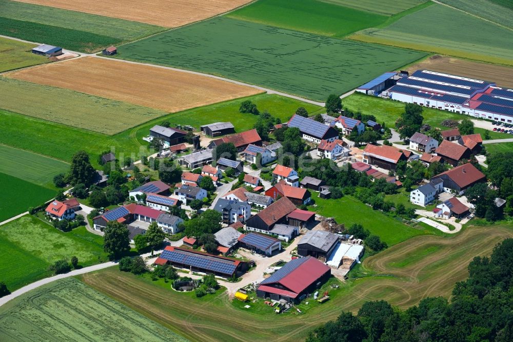 Hebersdorf aus der Vogelperspektive: Dorfkern am Feldrand in Hebersdorf im Bundesland Bayern, Deutschland