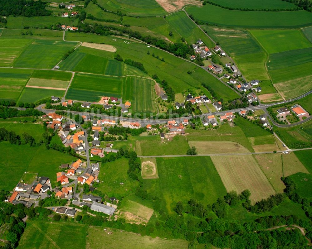 Luftbild Heddersdorf - Dorfkern am Feldrand in Heddersdorf im Bundesland Hessen, Deutschland