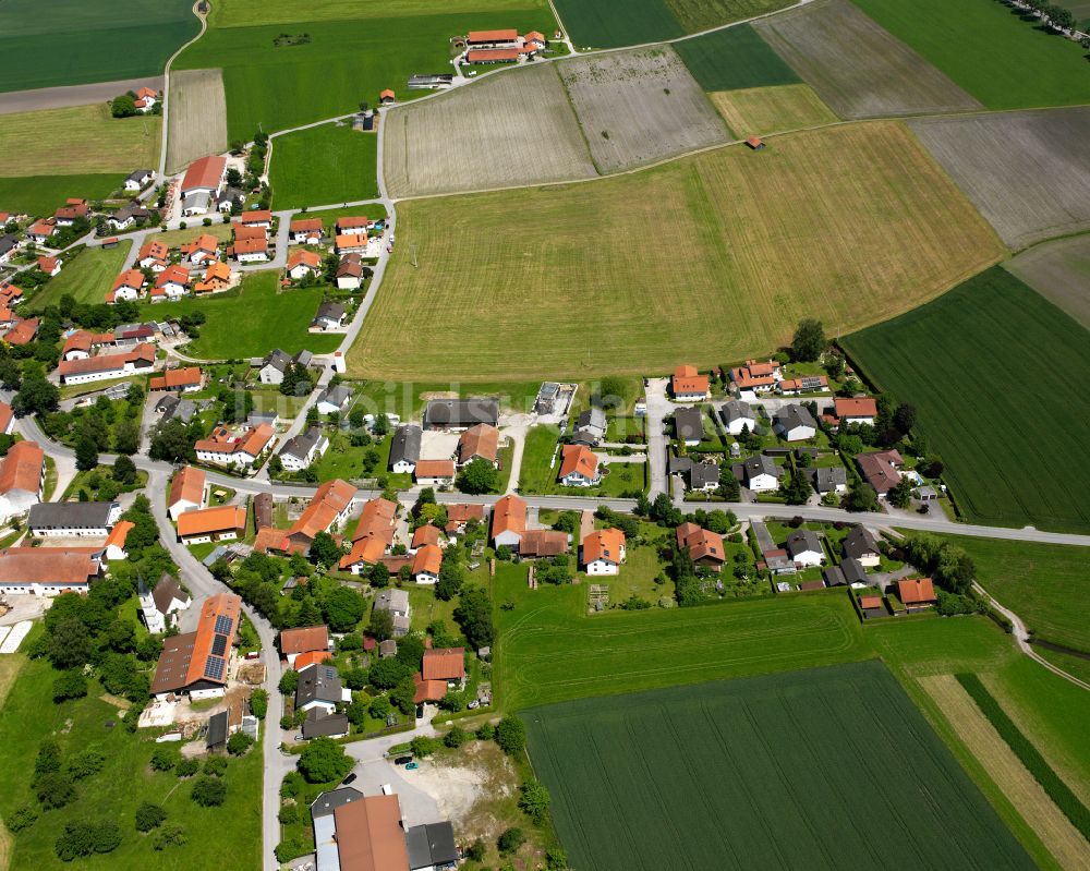 Heiligenstatt aus der Vogelperspektive: Dorfkern am Feldrand in Heiligenstatt im Bundesland Bayern, Deutschland