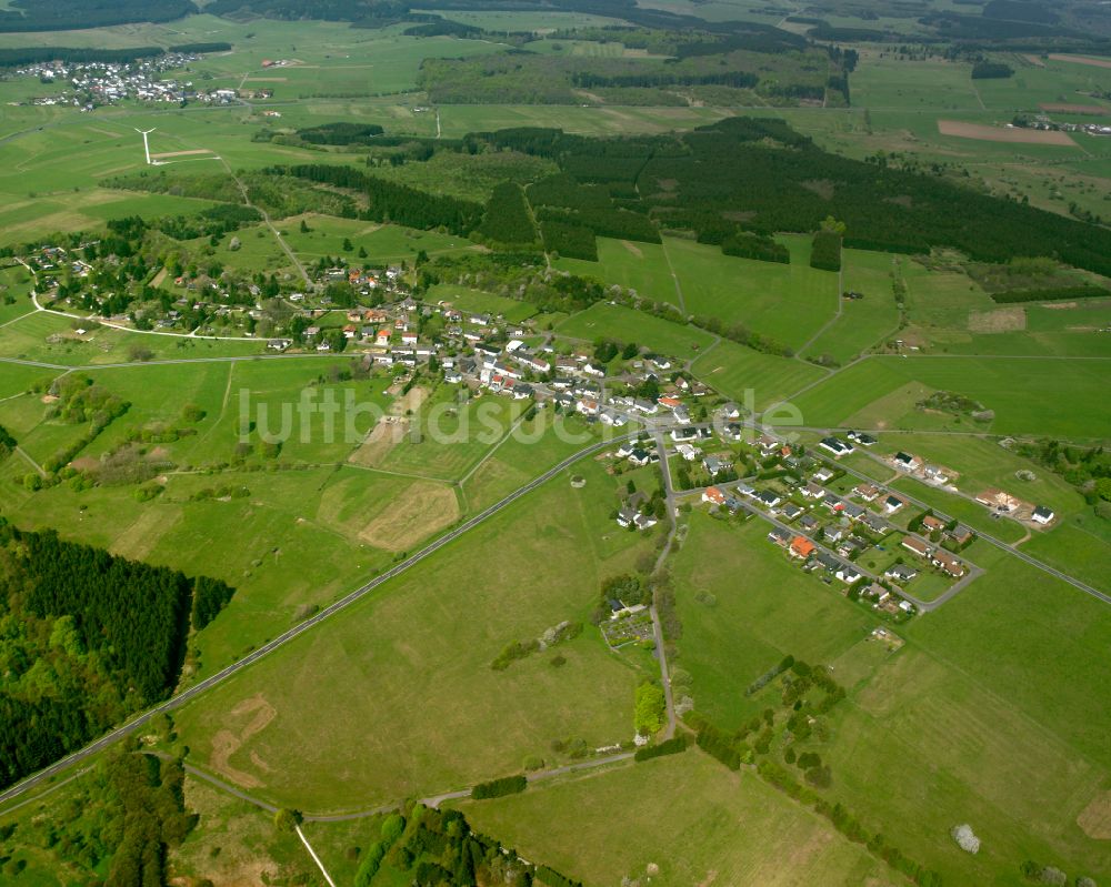 Luftaufnahme Heisterberg - Dorfkern am Feldrand in Heisterberg im Bundesland Hessen, Deutschland
