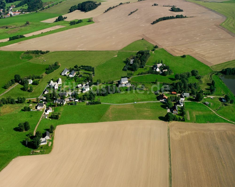 Luftaufnahme Helbigsdorf - Dorfkern am Feldrand in Helbigsdorf im Bundesland Sachsen, Deutschland
