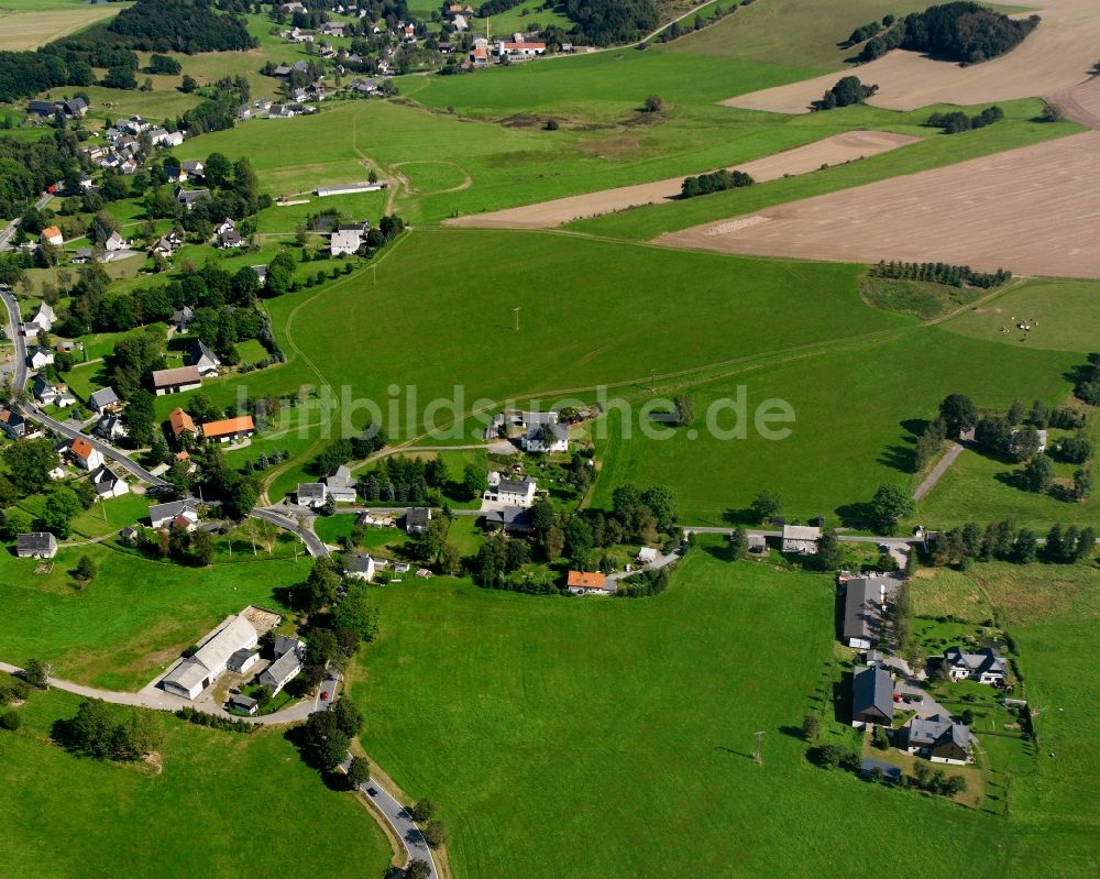 Helbigsdorf von oben - Dorfkern am Feldrand in Helbigsdorf im Bundesland Sachsen, Deutschland