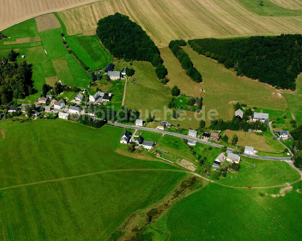 Luftbild Helbigsdorf - Dorfkern am Feldrand in Helbigsdorf im Bundesland Sachsen, Deutschland
