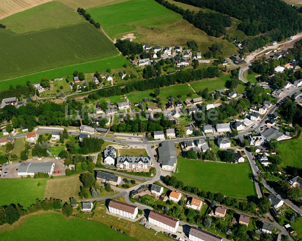 Luftaufnahme Helbigsdorf - Dorfkern am Feldrand in Helbigsdorf im Bundesland Sachsen, Deutschland