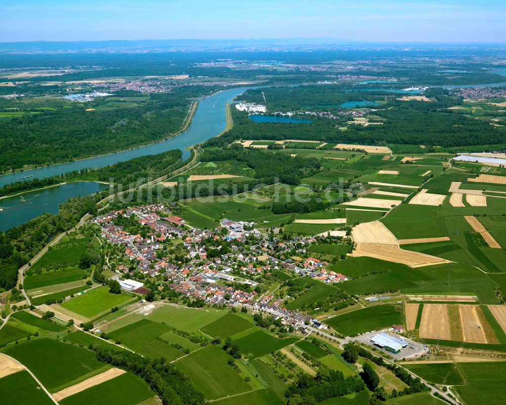 Helmlingen von oben - Dorfkern am Feldrand in Helmlingen im Bundesland Baden-Württemberg, Deutschland