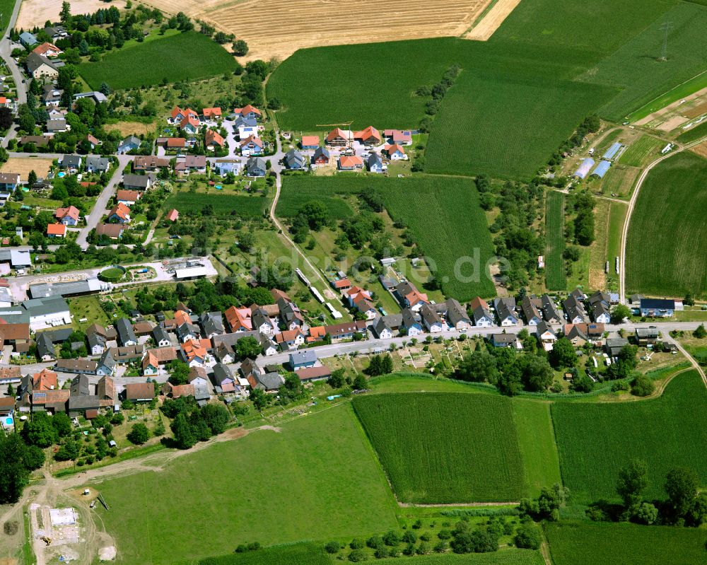 Helmlingen aus der Vogelperspektive: Dorfkern am Feldrand in Helmlingen im Bundesland Baden-Württemberg, Deutschland