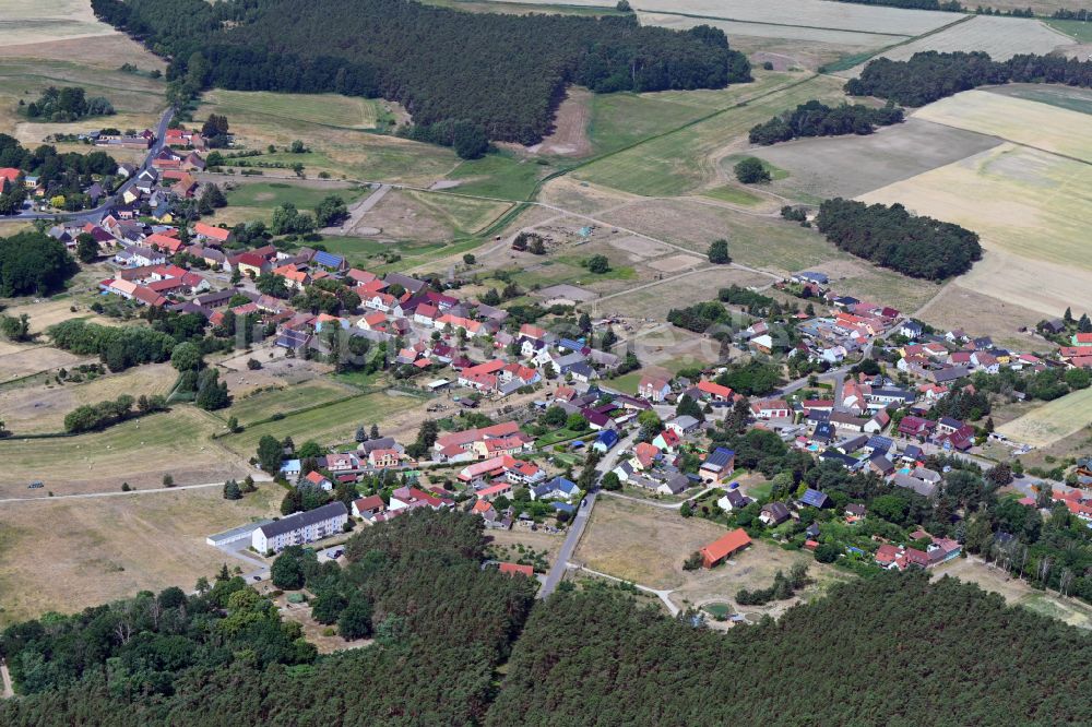 Luftbild Hennickendorf - Dorfkern am Feldrand in Hennickendorf im Bundesland Brandenburg, Deutschland