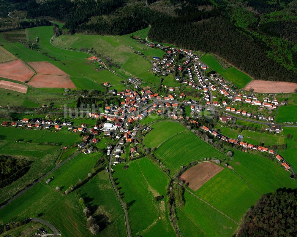Herfa von oben - Dorfkern am Feldrand in Herfa im Bundesland Hessen, Deutschland
