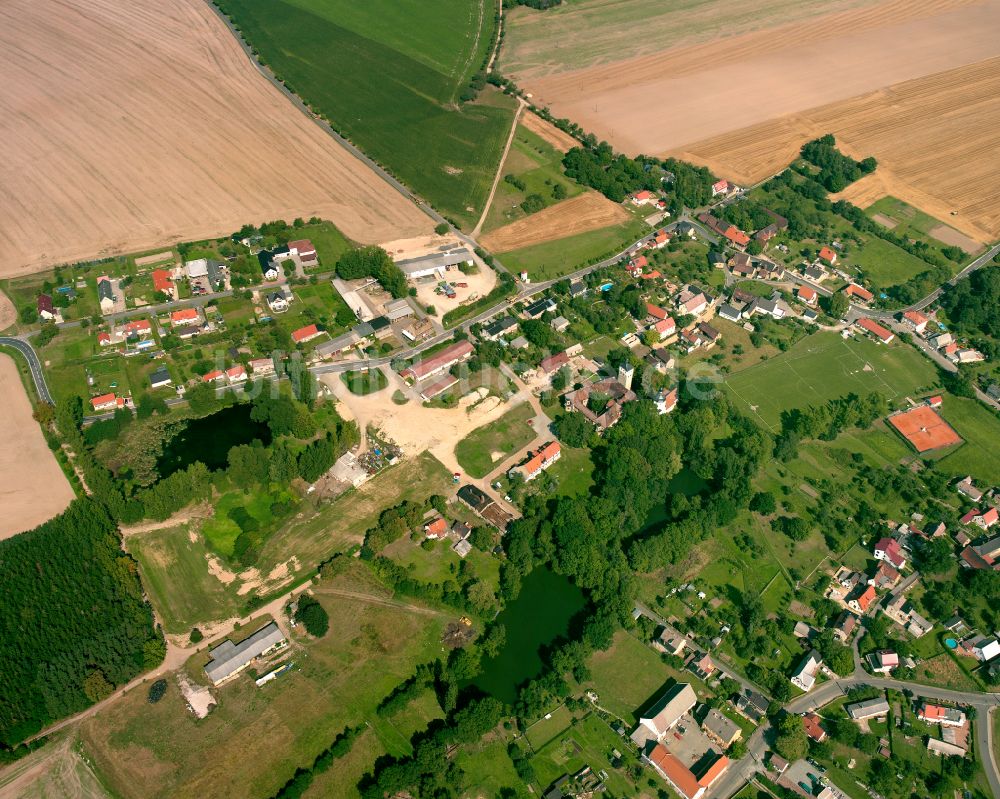 Luftbild Hermsdorf - Dorfkern am Feldrand in Hermsdorf im Bundesland Sachsen-Anhalt, Deutschland