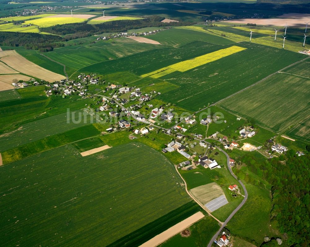 Hermsdorf aus der Vogelperspektive: Dorfkern am Feldrand in Hermsdorf im Bundesland Sachsen, Deutschland