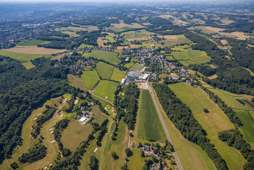 Herzkamp von oben - Dorfkern am Feldrand in Herzkamp im Bundesland Nordrhein-Westfalen, Deutschland