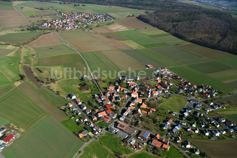 Luftaufnahme Heßlar - Dorfkern am Feldrand in Heßlar im Bundesland Hessen, Deutschland