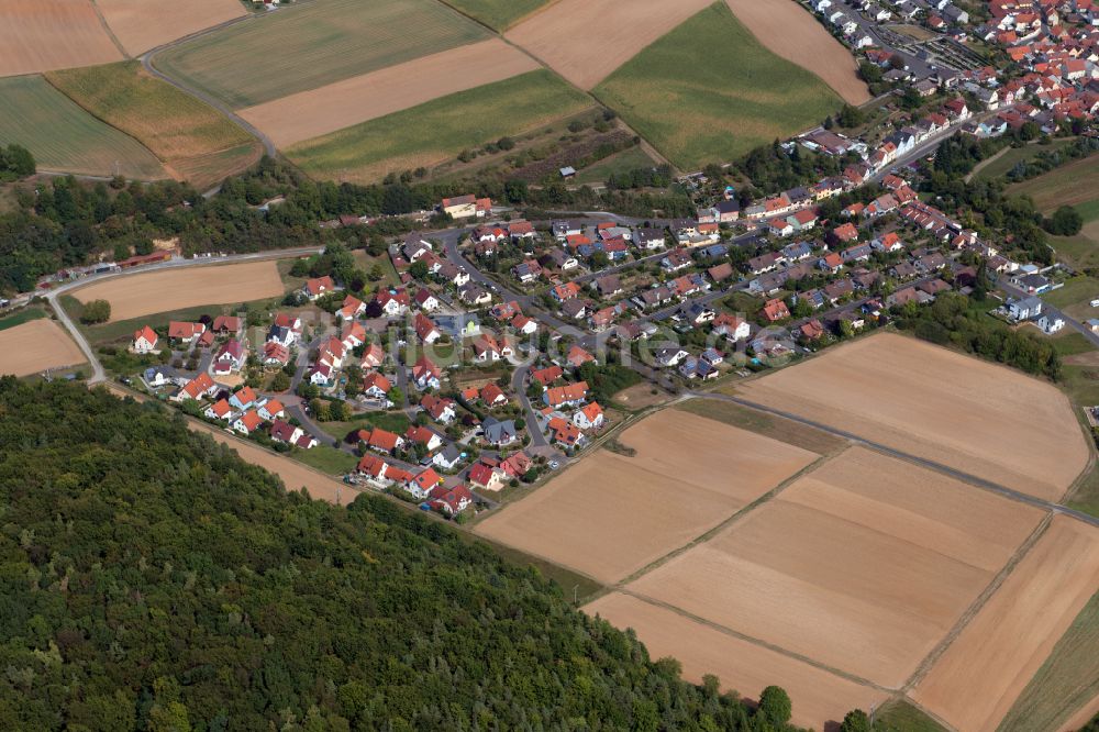 Luftaufnahme Himmelstadt - Dorfkern am Feldrand in Himmelstadt im Bundesland Bayern, Deutschland