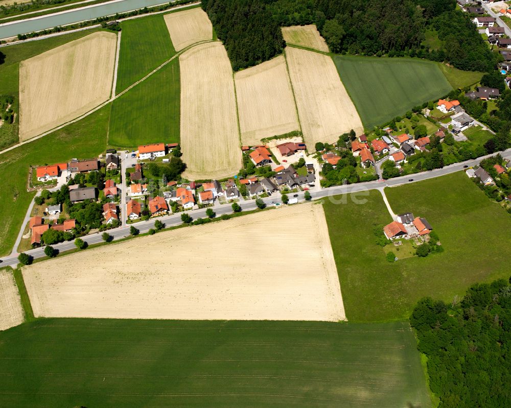 Hölzling von oben - Dorfkern am Feldrand in Hölzling im Bundesland Bayern, Deutschland