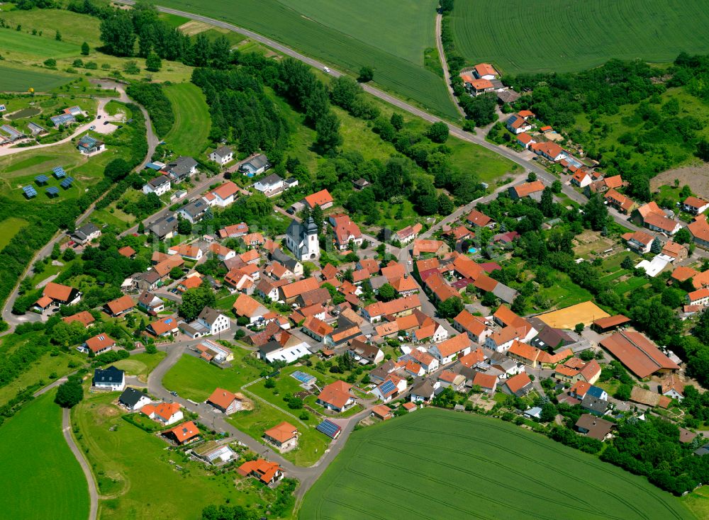 Hoferhof von oben - Dorfkern am Feldrand in Hoferhof im Bundesland Rheinland-Pfalz, Deutschland