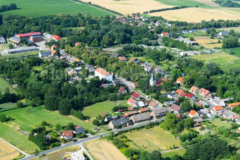Luftbild Hohenfinow - Dorfkern am Feldrand in Hohenfinow im Bundesland Brandenburg, Deutschland