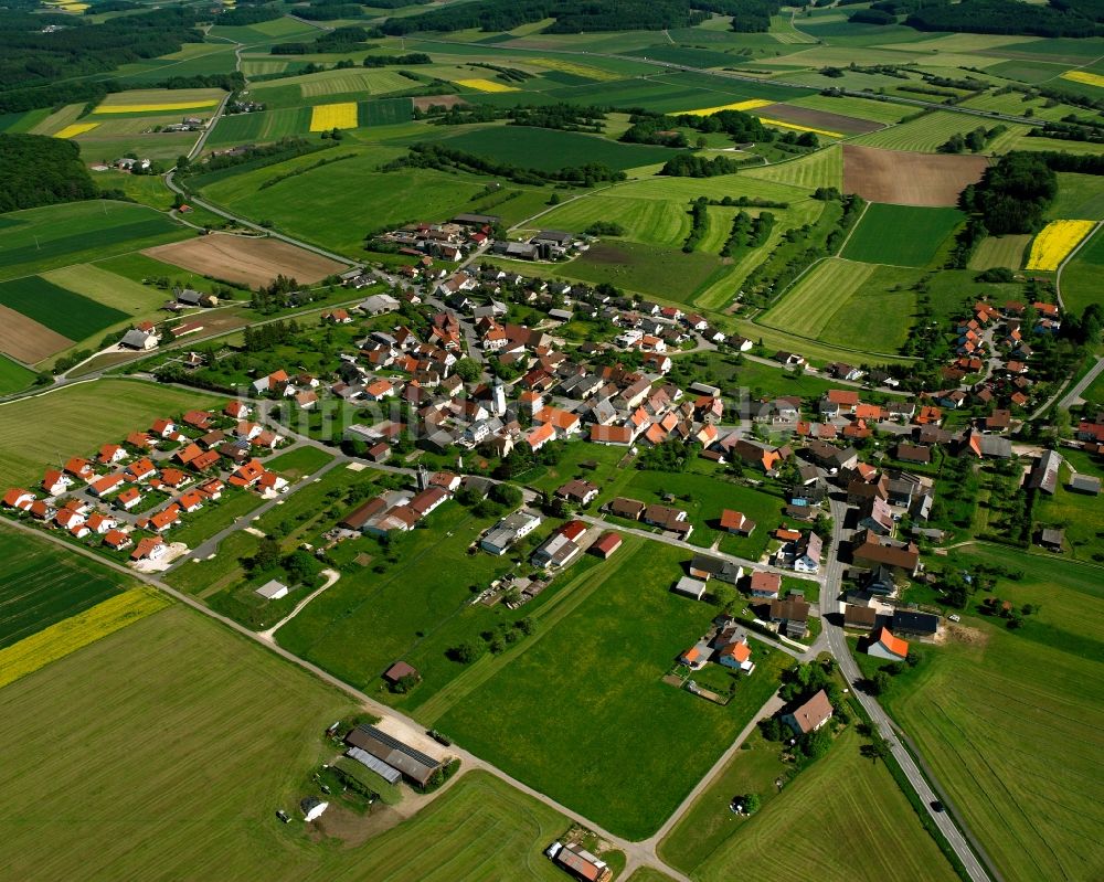 Hohenstadt aus der Vogelperspektive: Dorfkern am Feldrand in Hohenstadt im Bundesland Baden-Württemberg, Deutschland