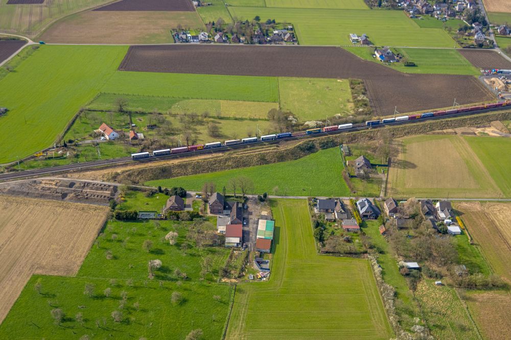 Luftbild Holthausen - Dorfkern am Feldrand in Holthausen im Bundesland Nordrhein-Westfalen, Deutschland