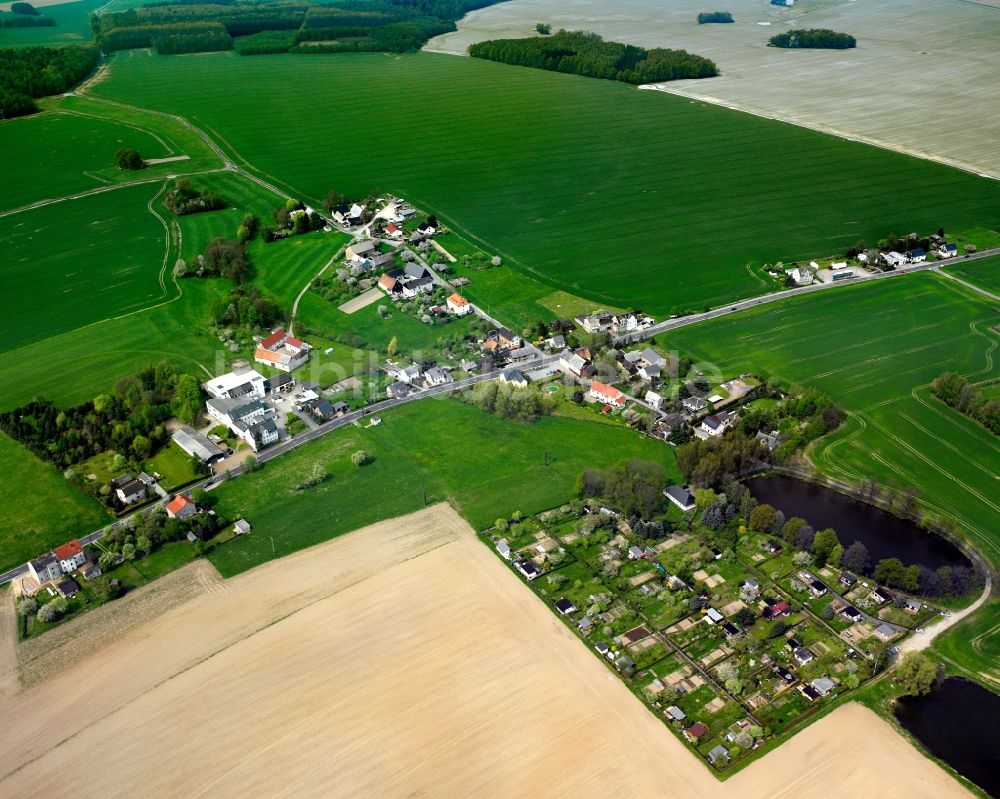 Luftbild Holzhausen - Dorfkern am Feldrand in Holzhausen im Bundesland Sachsen, Deutschland
