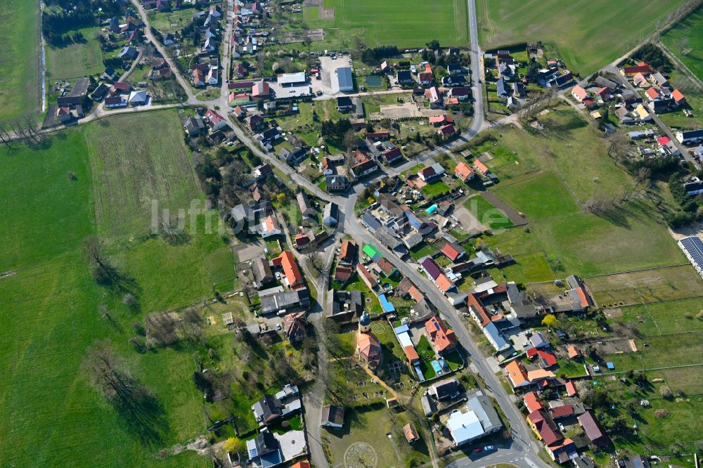 Luftaufnahme Hundeluft - Dorfkern am Feldrand in Hundeluft im Bundesland Sachsen-Anhalt, Deutschland