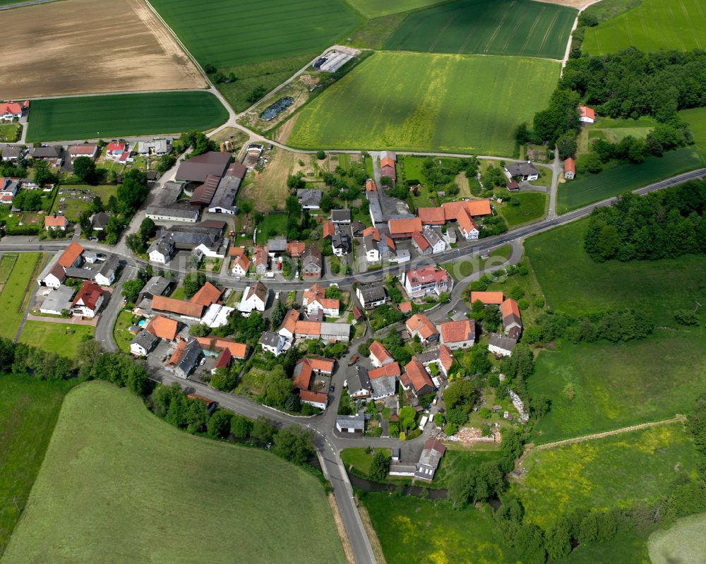 Luftaufnahme Ilsdorf - Dorfkern am Feldrand in Ilsdorf im Bundesland Hessen, Deutschland