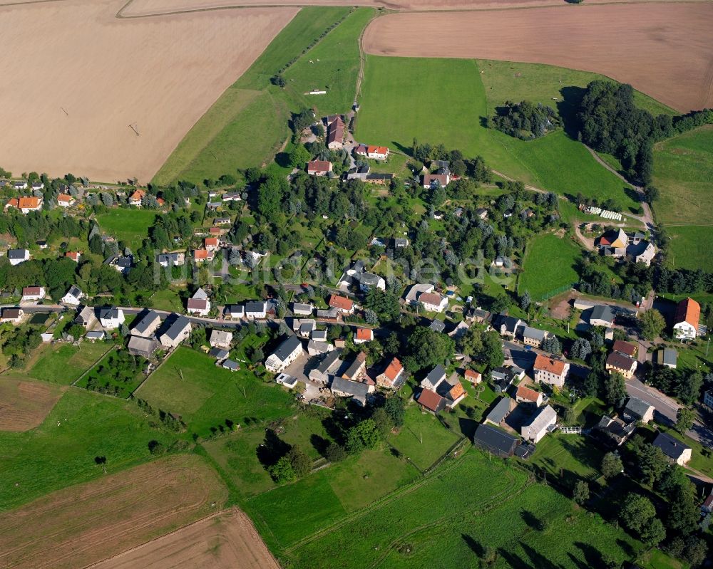 Irbersdorf von oben - Dorfkern am Feldrand in Irbersdorf im Bundesland Sachsen, Deutschland
