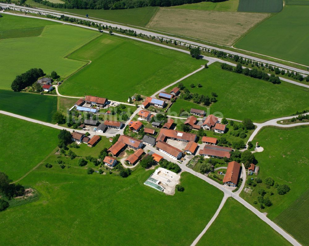 Luftbild Jaubing - Dorfkern am Feldrand in Jaubing im Bundesland Bayern, Deutschland