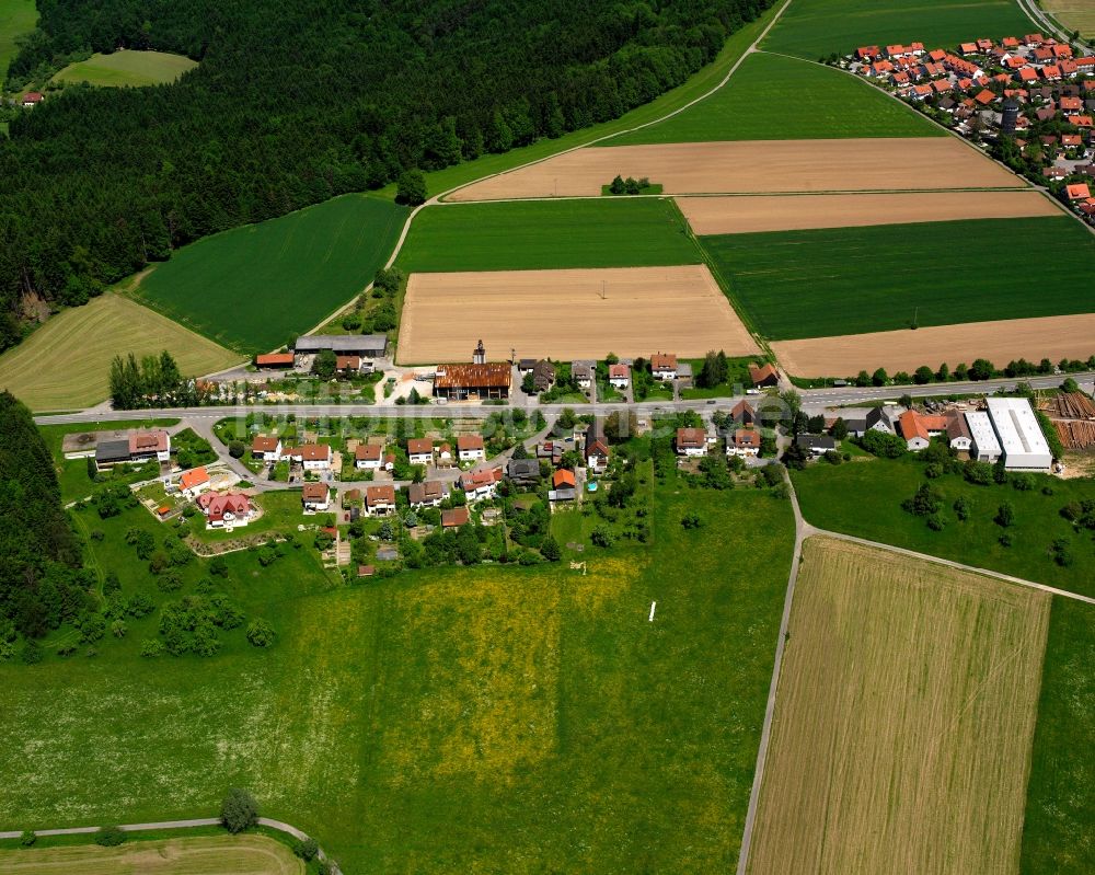 Kaisersbach aus der Vogelperspektive: Dorfkern am Feldrand in Kaisersbach im Bundesland Baden-Württemberg, Deutschland