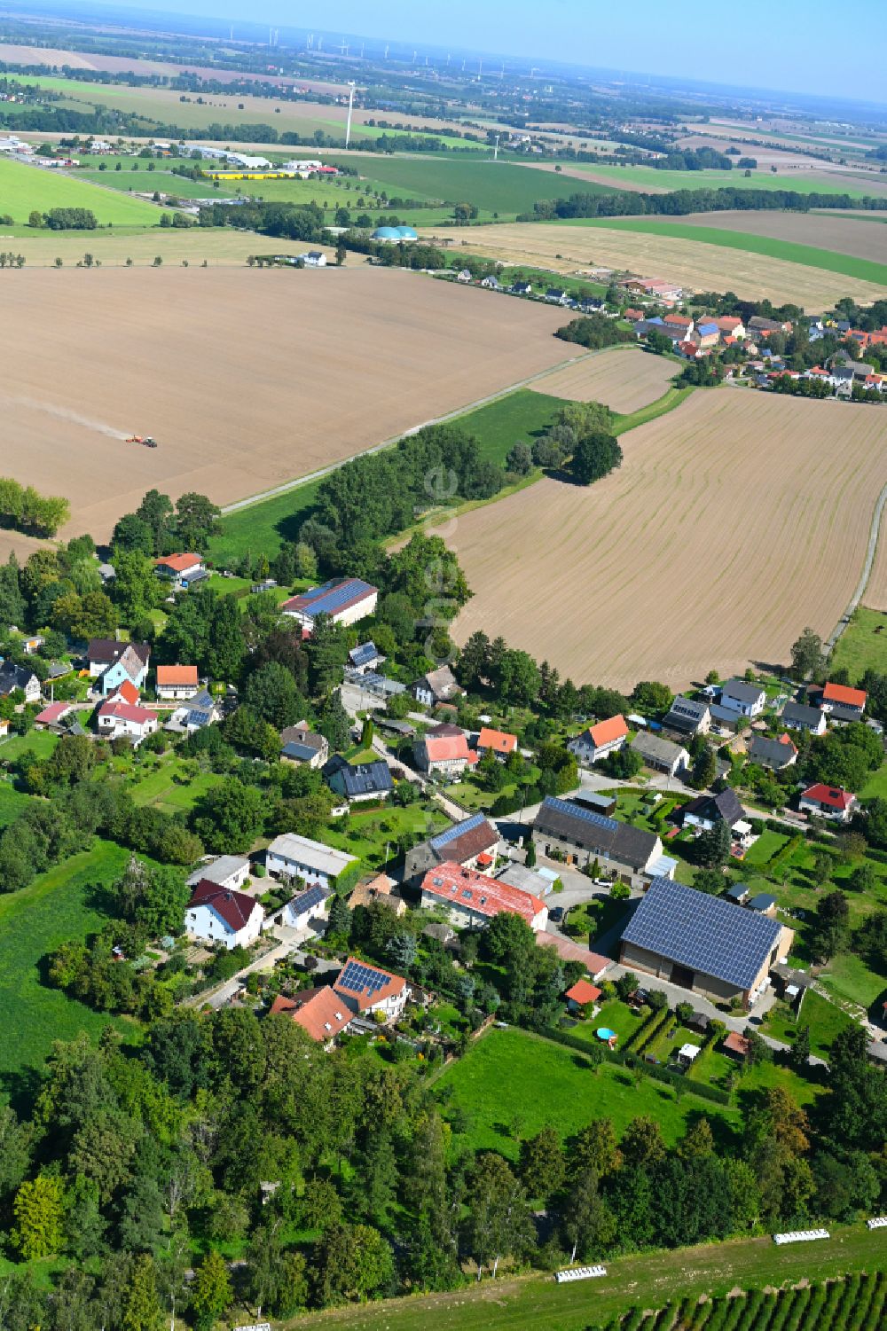 Kertschütz aus der Vogelperspektive: Dorfkern am Feldrand in Kertschütz im Bundesland Thüringen, Deutschland