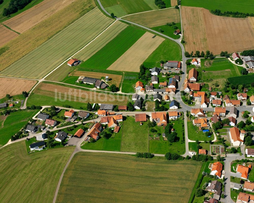 Luftaufnahme Kettenacker - Dorfkern am Feldrand in Kettenacker im Bundesland Baden-Württemberg, Deutschland