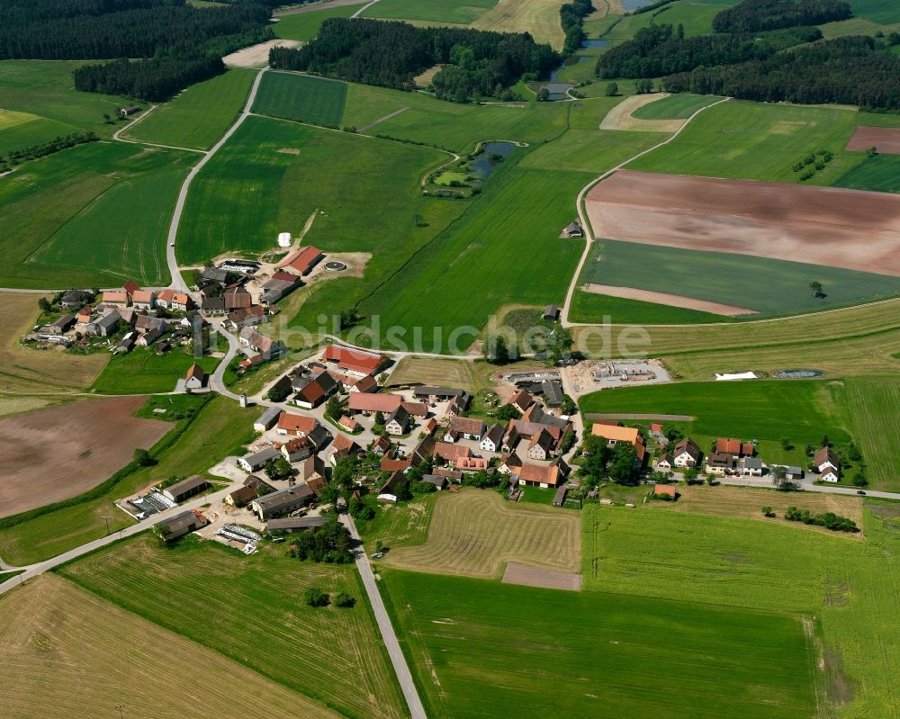 Luftaufnahme Kettenhöfstetten - Dorfkern am Feldrand in Kettenhöfstetten im Bundesland Bayern, Deutschland