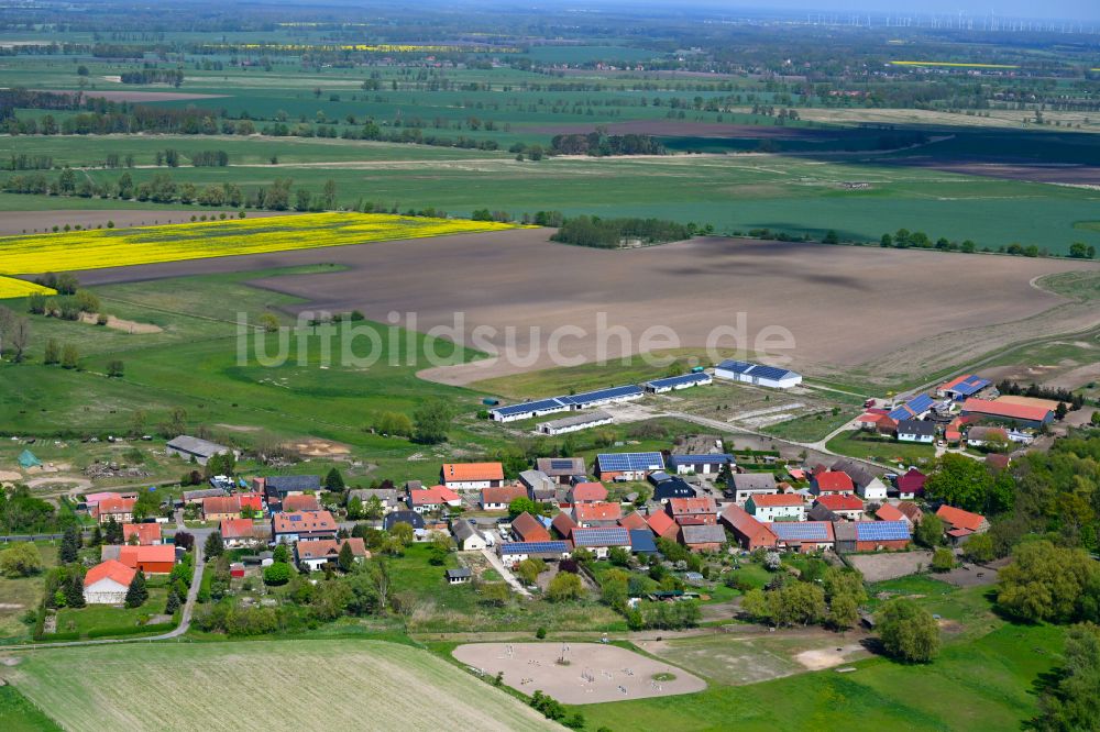 Luftaufnahme Kietz - Dorfkern am Feldrand in Kietz im Bundesland Brandenburg, Deutschland