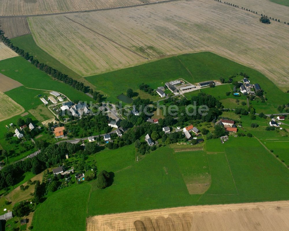 Kirchbach von oben - Dorfkern am Feldrand in Kirchbach im Bundesland Sachsen, Deutschland