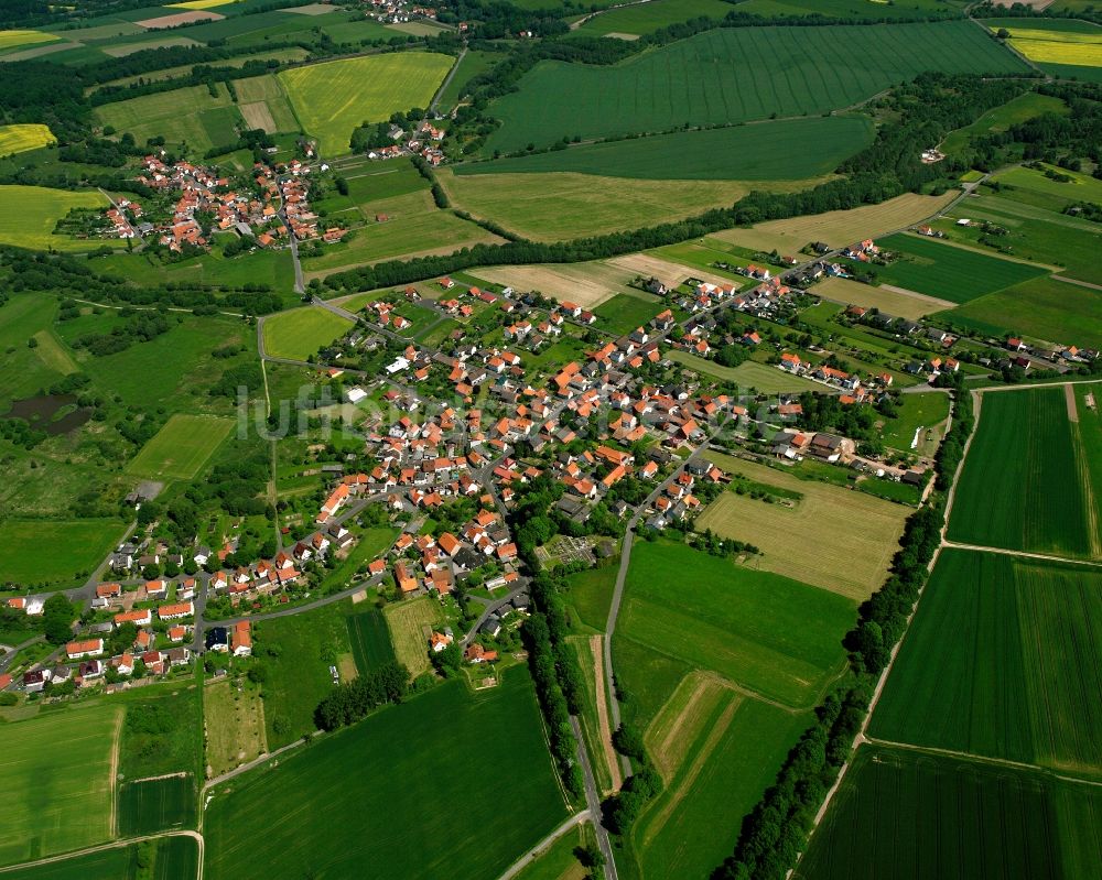 Luftaufnahme Kleinensee - Dorfkern am Feldrand in Kleinensee im Bundesland Hessen, Deutschland
