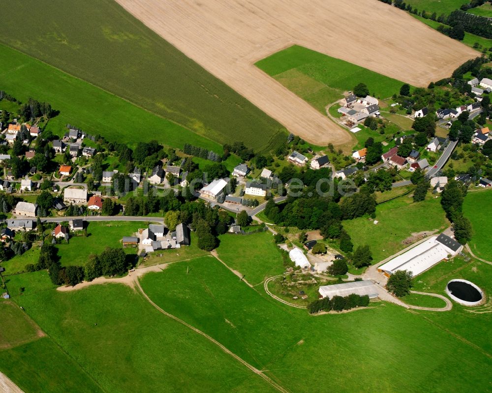 Luftbild Kleinhartmannsdorf - Dorfkern am Feldrand in Kleinhartmannsdorf im Bundesland Sachsen, Deutschland