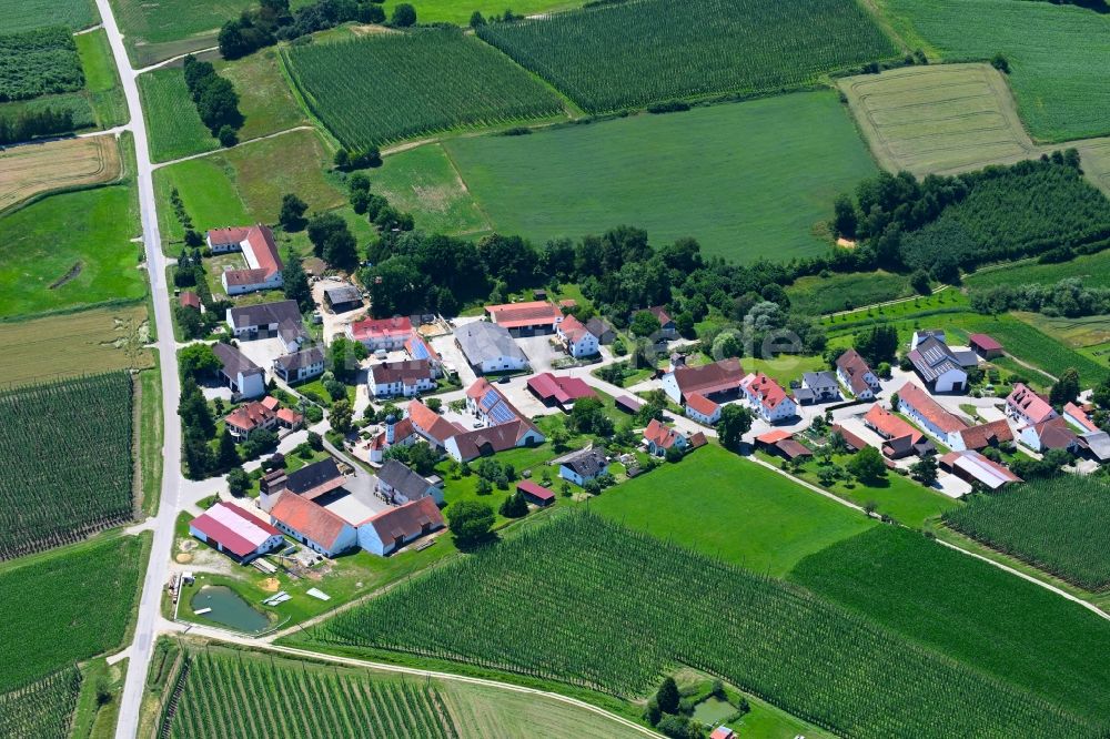 Luftbild Kleinreichertshofen - Dorfkern am Feldrand in Kleinreichertshofen im Bundesland Bayern, Deutschland