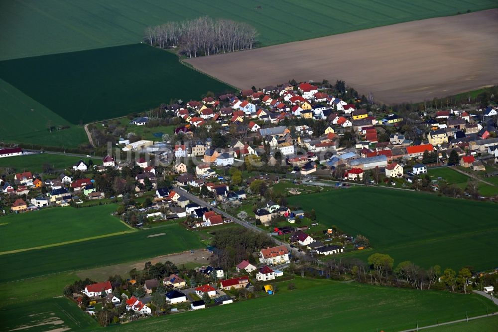 Luftbild Kleinschkorlopp - Dorfkern am Feldrand in Kleinschkorlopp im Bundesland Sachsen, Deutschland