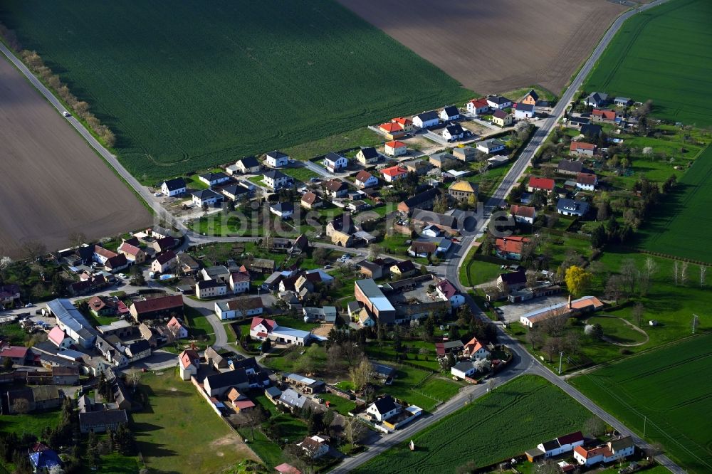 Luftaufnahme Kleinschkorlopp - Dorfkern am Feldrand in Kleinschkorlopp im Bundesland Sachsen, Deutschland