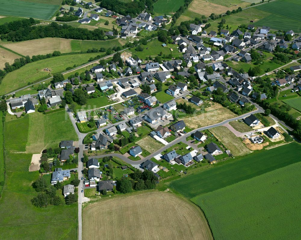 Külz (Hunsrück) aus der Vogelperspektive: Dorfkern am Feldrand in Külz (Hunsrück) im Bundesland Rheinland-Pfalz, Deutschland