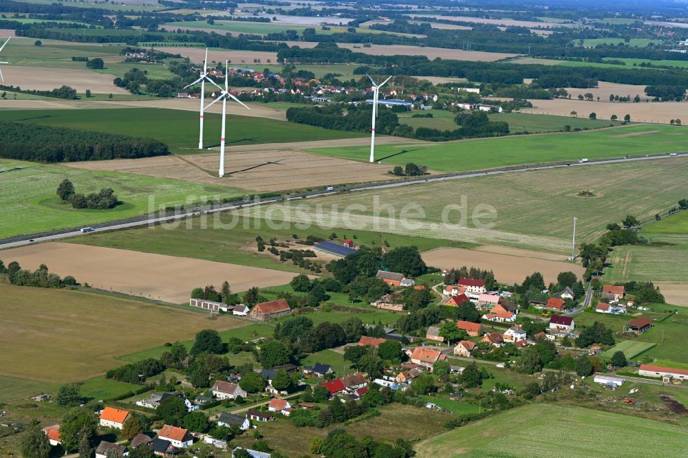 Luftaufnahme Könkendorf - Dorfkern am Feldrand in Könkendorf im Bundesland Brandenburg, Deutschland